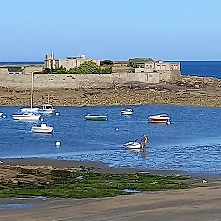 Maisonnette T2 Avec Piscine Chauffee Et A 300m Apartment *